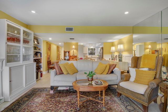 18081 SE COUNTRY CLUB Drive 13-123, Jupiter, FL 33469