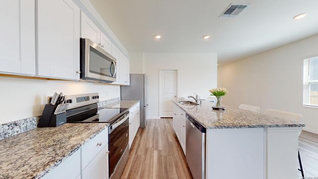 5814 LILAC LNDG, Converse, TX 78109