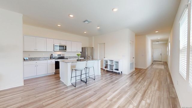 5814 LILAC LNDG, Converse, TX 78109
