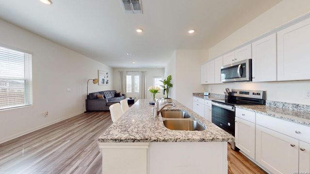 5814 LILAC LNDG, Converse, TX 78109