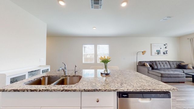 5814 LILAC LNDG, Converse, TX 78109