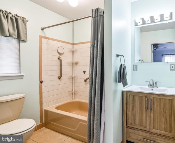 108 TRENT RD, Blackwood, NJ 08012