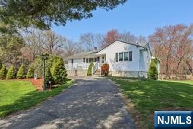 22 John Circle, Norwood, NJ 07648