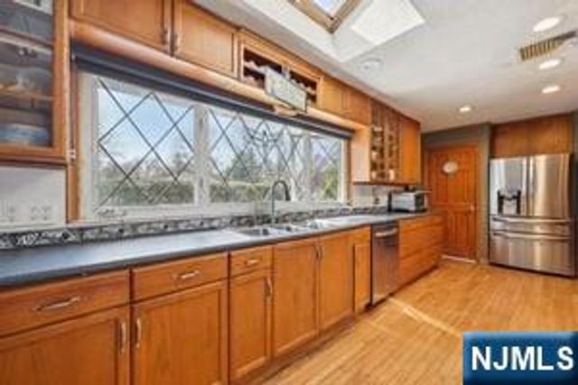 22 John Circle, Norwood, NJ 07648