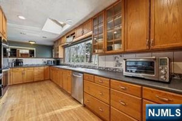 22 John Circle, Norwood, NJ 07648