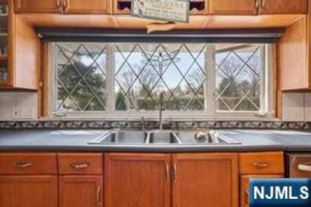 22 John Circle, Norwood, NJ 07648