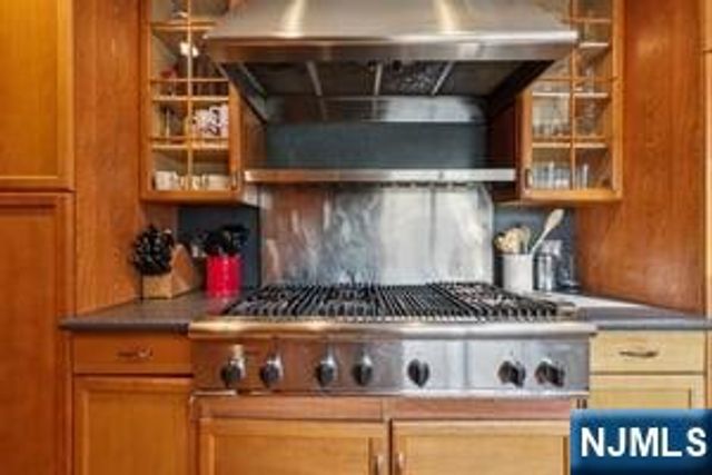 22 John Circle, Norwood, NJ 07648