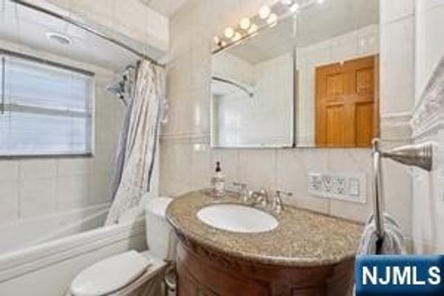 22 John Circle, Norwood, NJ 07648