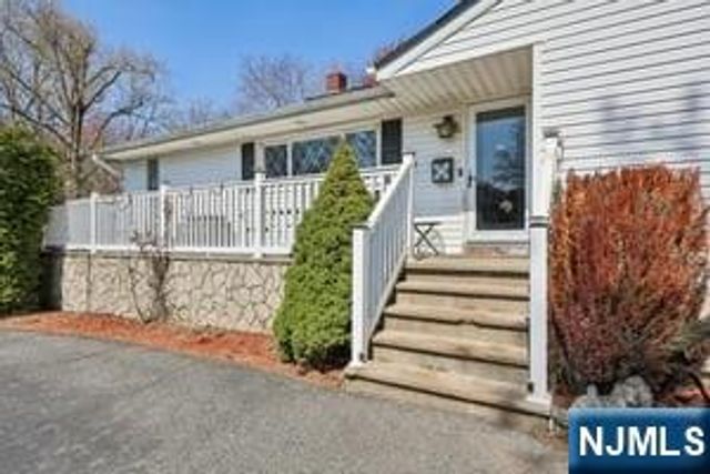 22 John Circle, Norwood, NJ 07648