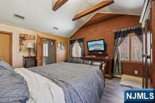 22 John Circle, Norwood, NJ 07648