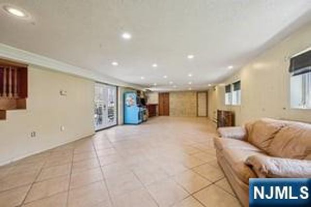 22 John Circle, Norwood, NJ 07648