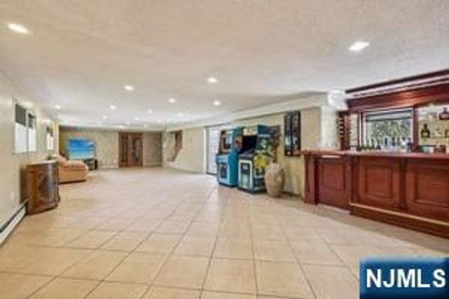22 John Circle, Norwood, NJ 07648