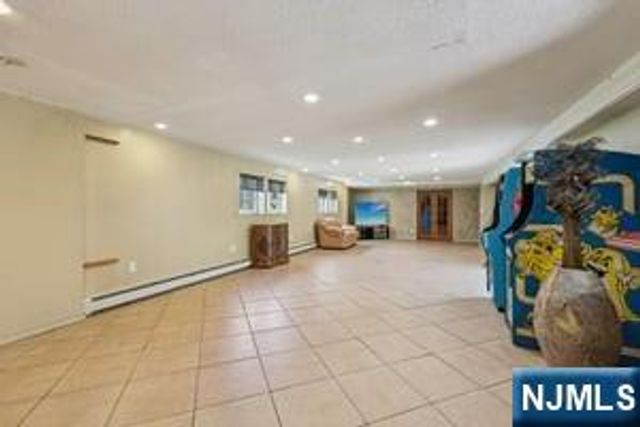 22 John Circle, Norwood, NJ 07648