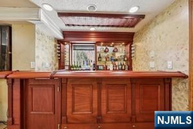 22 John Circle, Norwood, NJ 07648