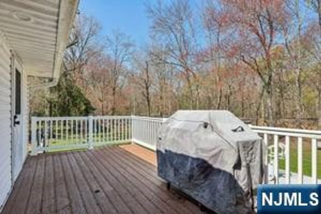 22 John Circle, Norwood, NJ 07648