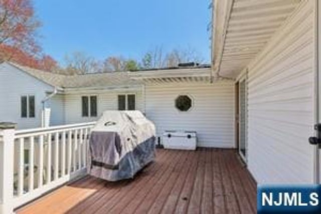 22 John Circle, Norwood, NJ 07648