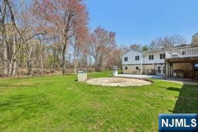 22 John Circle, Norwood, NJ 07648