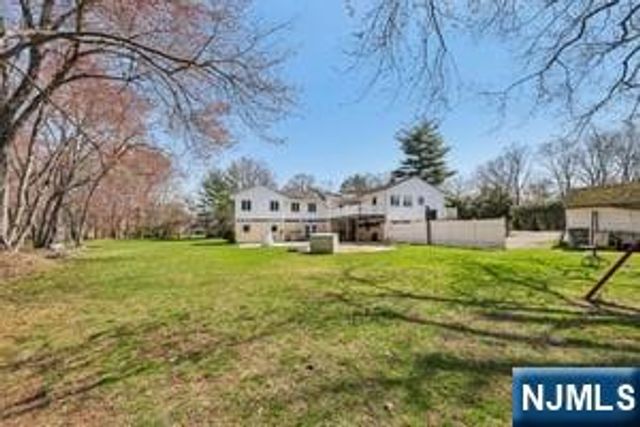 22 John Circle, Norwood, NJ 07648