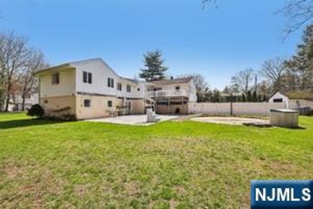 22 John Circle, Norwood, NJ 07648