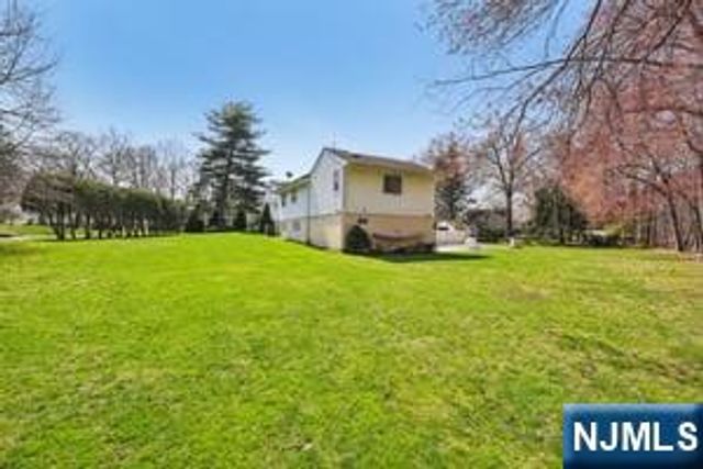 22 John Circle, Norwood, NJ 07648