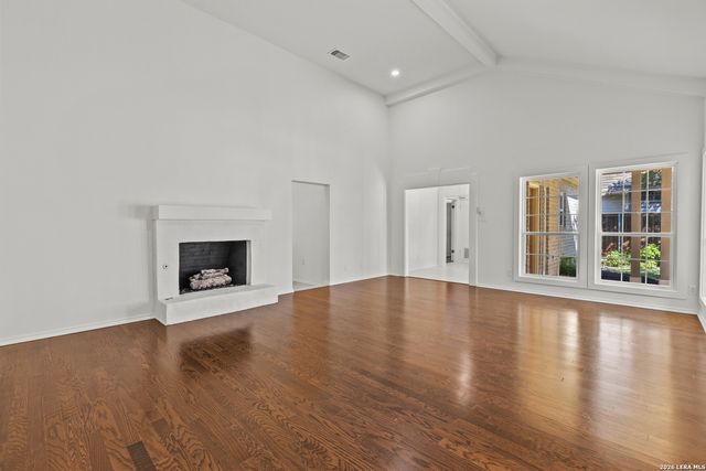 11 Granburg Cir, San Antonio, TX 78218