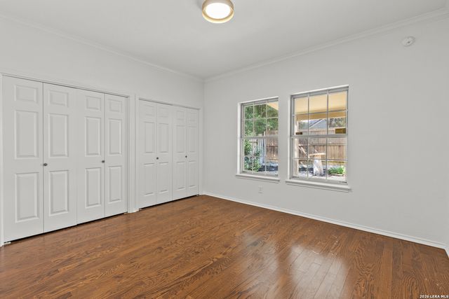 11 Granburg Cir, San Antonio, TX 78218