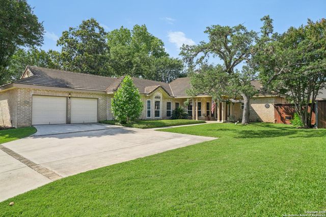 11 Granburg Cir, San Antonio, TX 78218