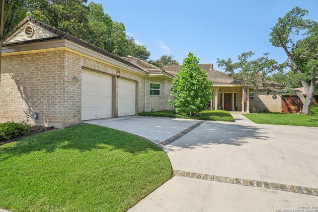 11 Granburg Cir, San Antonio, TX 78218