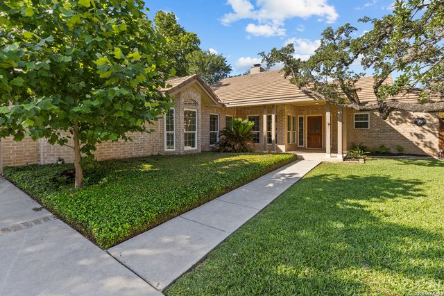 11 Granburg Cir, San Antonio, TX 78218