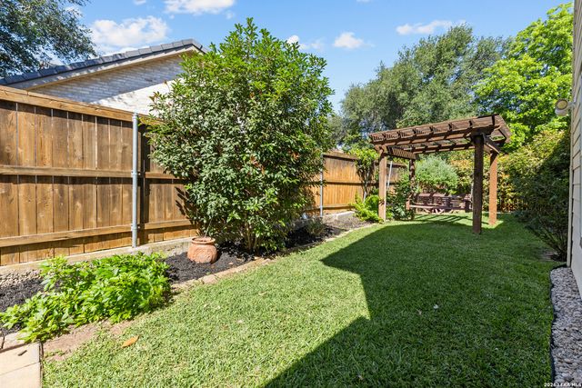 11 Granburg Cir, San Antonio, TX 78218