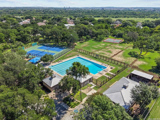 11 Granburg Cir, San Antonio, TX 78218