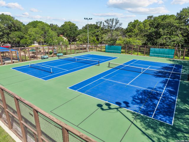 11 Granburg Cir, San Antonio, TX 78218
