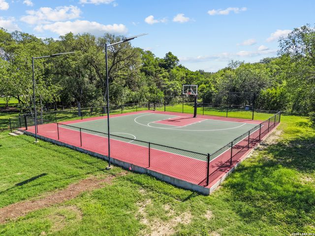 11 Granburg Cir, San Antonio, TX 78218