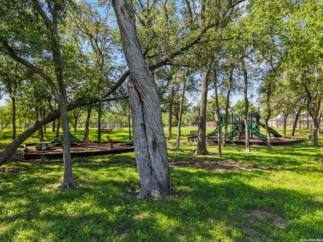 11 Granburg Cir, San Antonio, TX 78218