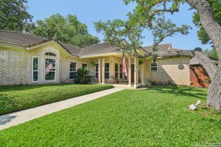 11 Granburg Cir, San Antonio, TX 78218