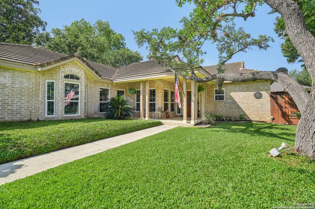 11 Granburg Cir, San Antonio, TX 78218