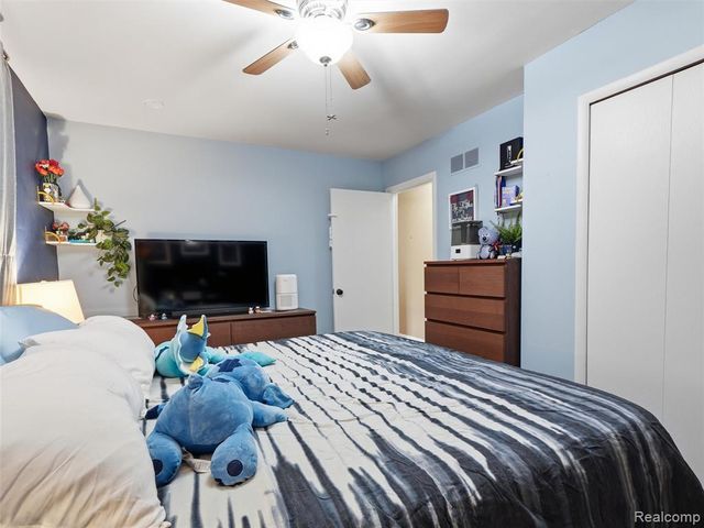 22820 Purdue Avenue, Farmington Hills, MI 48336