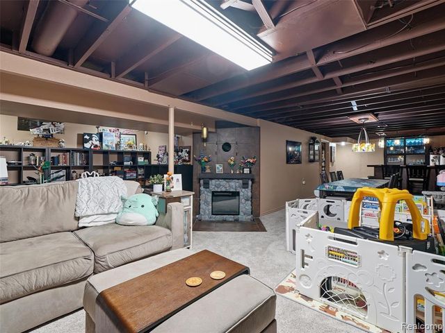 22820 Purdue Avenue, Farmington Hills, MI 48336