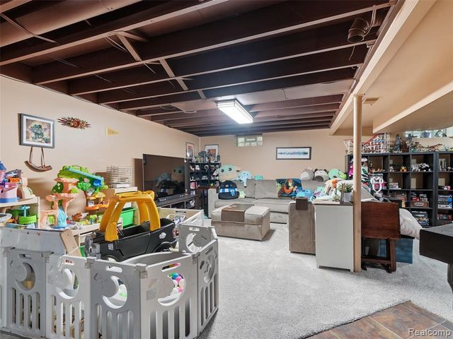 22820 Purdue Avenue, Farmington Hills, MI 48336