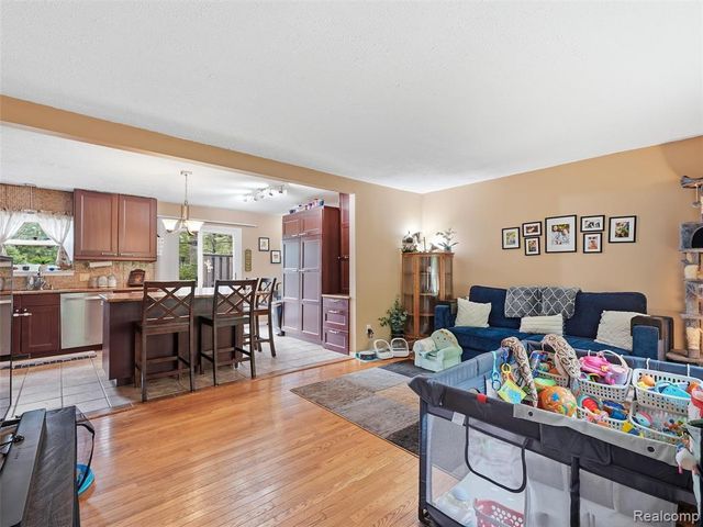 22820 Purdue Avenue, Farmington Hills, MI 48336