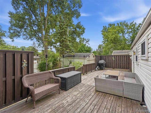 22820 Purdue Avenue, Farmington Hills, MI 48336