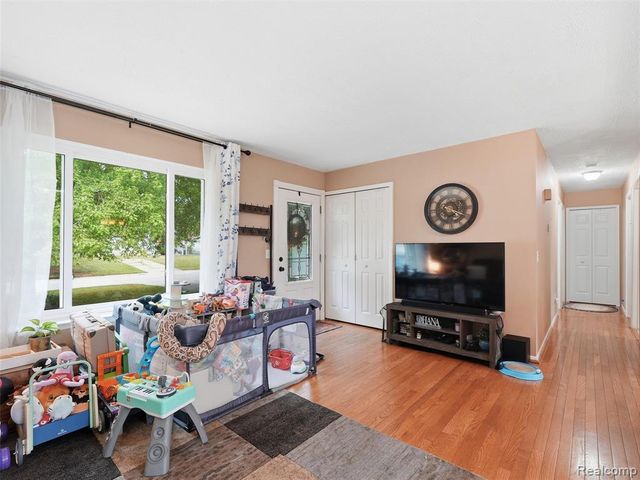 22820 Purdue Avenue, Farmington Hills, MI 48336