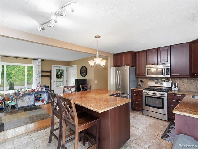 22820 Purdue Avenue, Farmington Hills, MI 48336