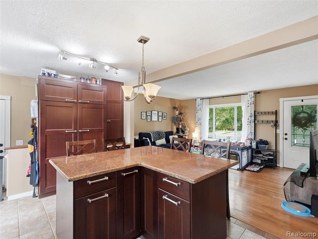 22820 Purdue Avenue, Farmington Hills, MI 48336
