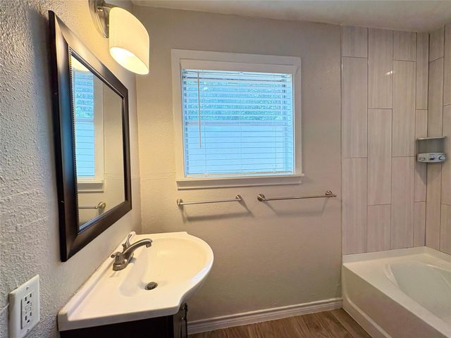 1702 Baylor Avenue, Bay City, TX 77414