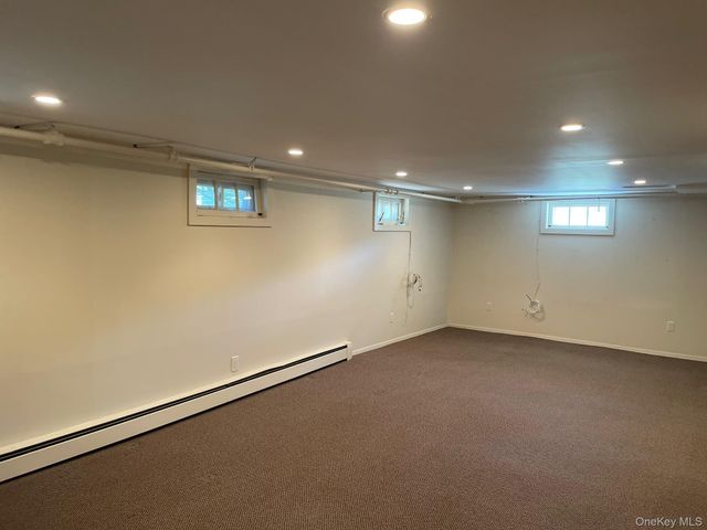 20 Gainsboro Lane, Syosset, NY 11791