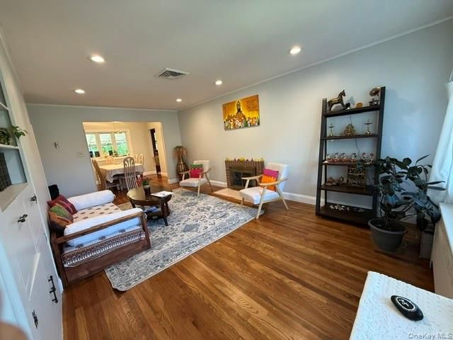 20 Gainsboro Lane, Syosset, NY 11791
