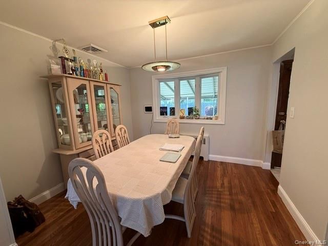 20 Gainsboro Lane, Syosset, NY 11791
