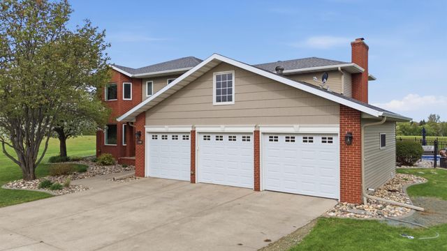 3500 Riverview Circle, Moorhead, MN 56560