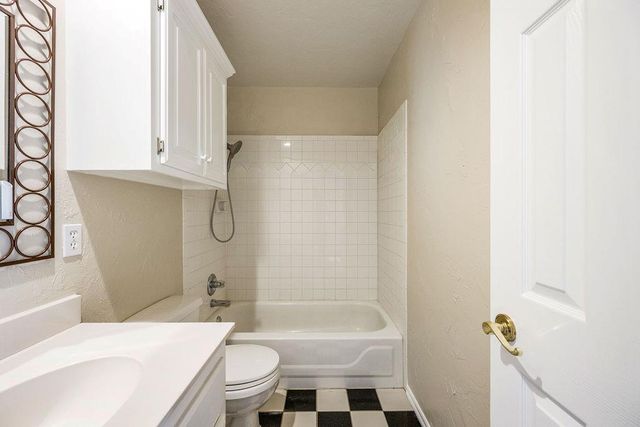 2416 Glen Hollow Road, Edmond, OK 73034